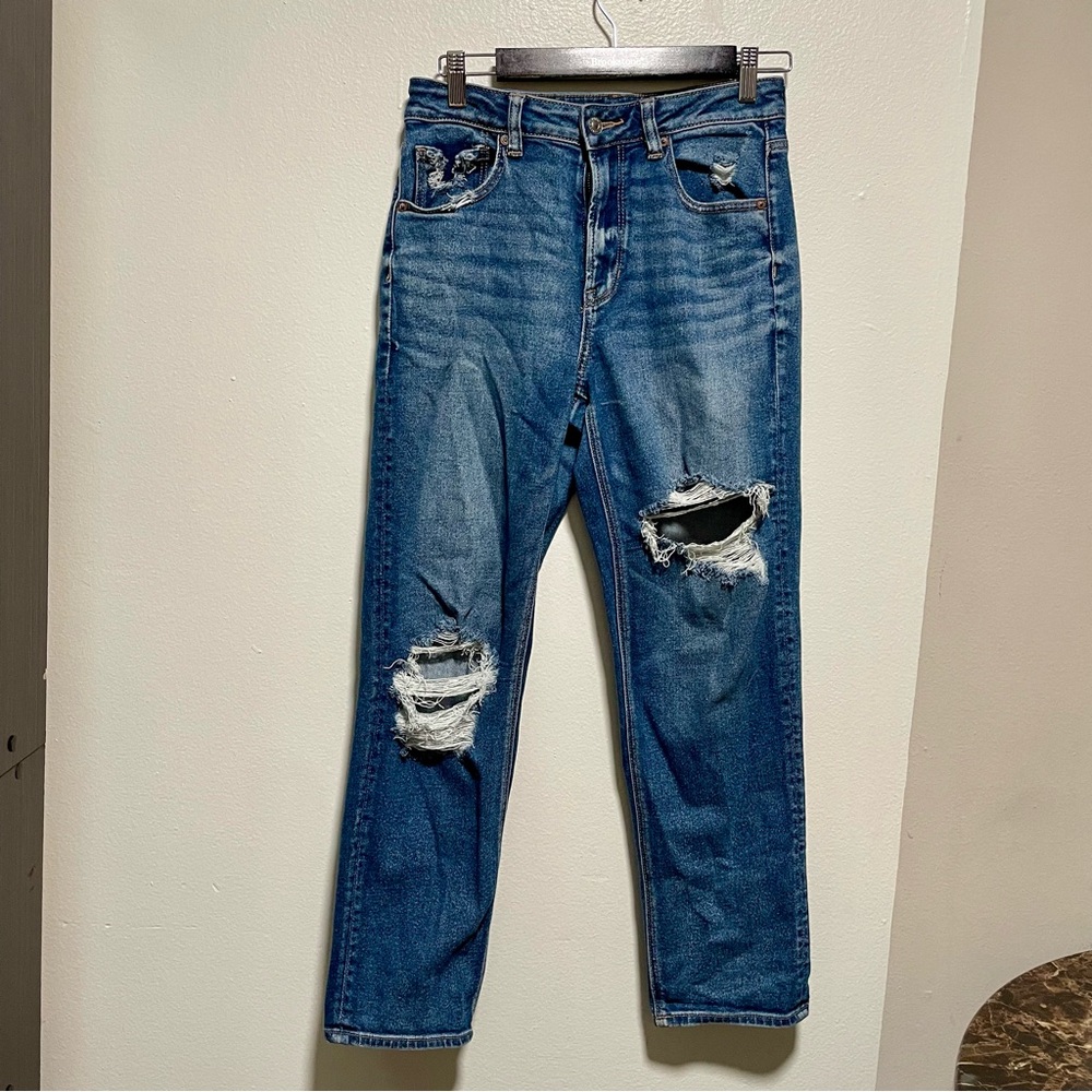 American Eagle Mom Straight Jeans Blue Distressed Ripped Denim Size 6 Regular
